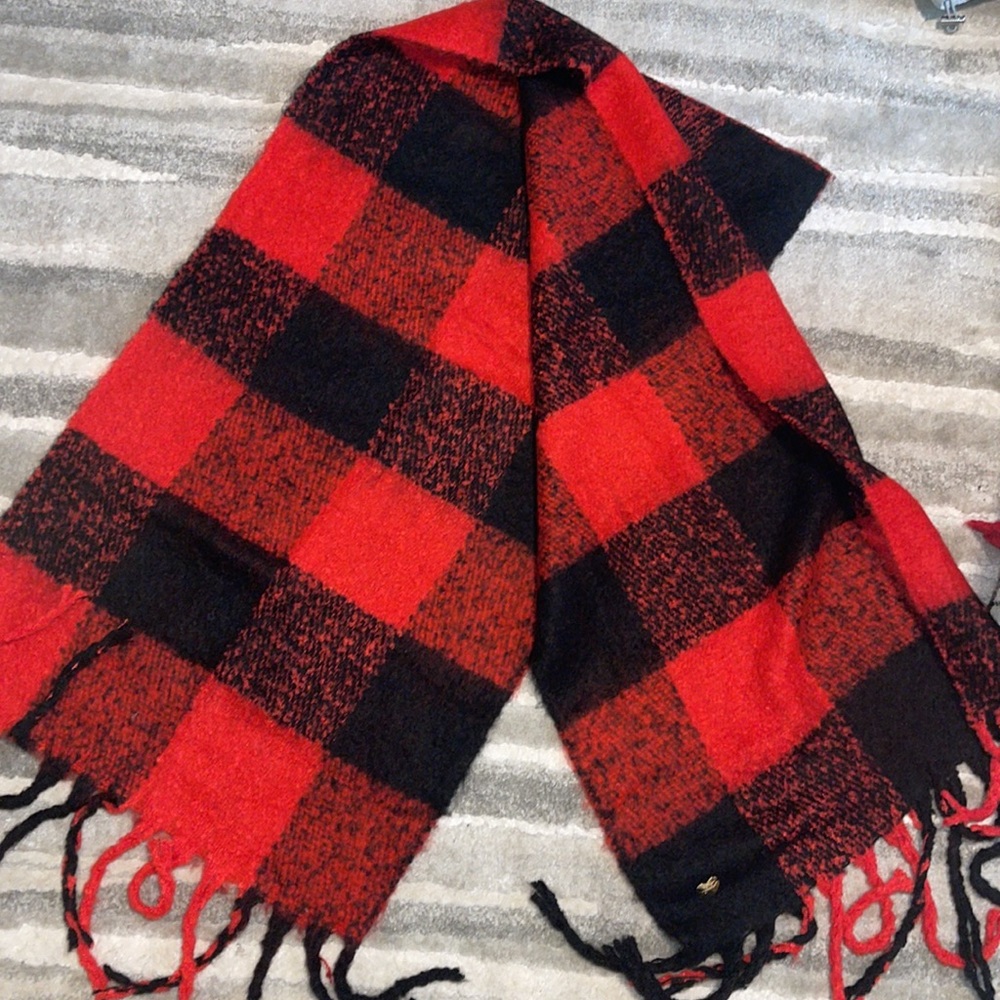 BETSEY JOHNSON BLACK & RED SCARF